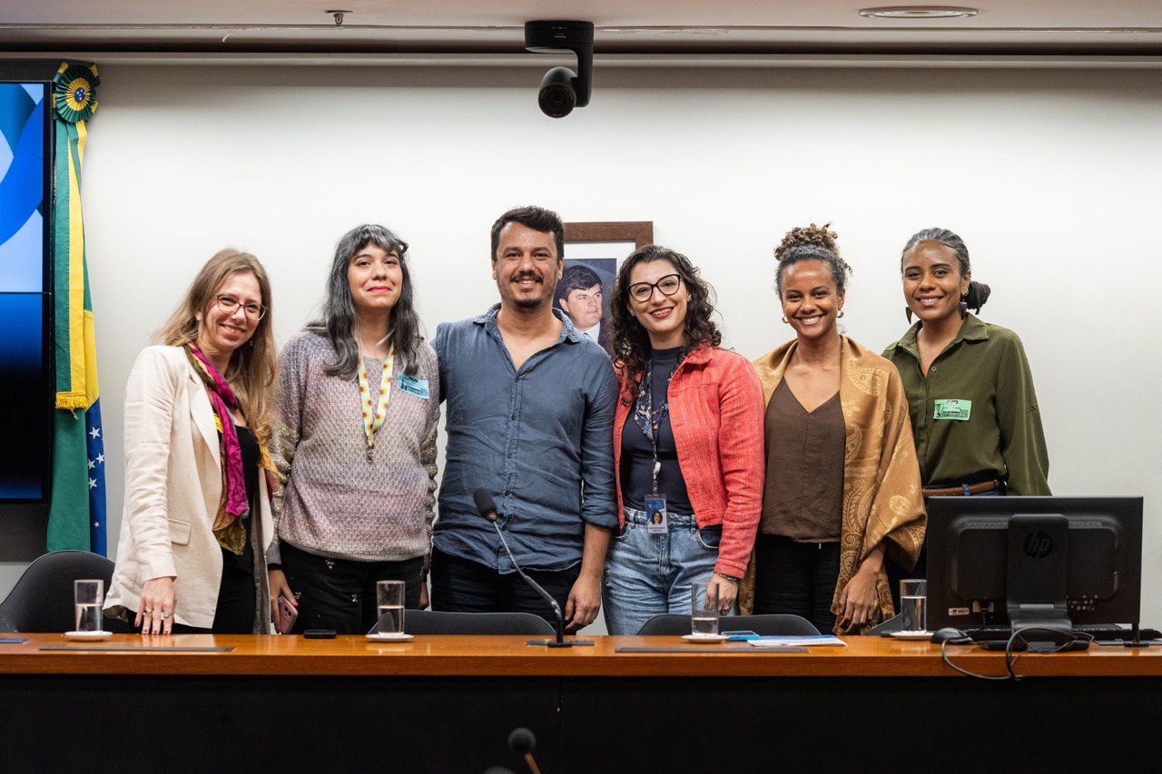 Especialistas alertam para avanço da desinformação, pressão por diagnósticos e proliferação de clínicas isoladas